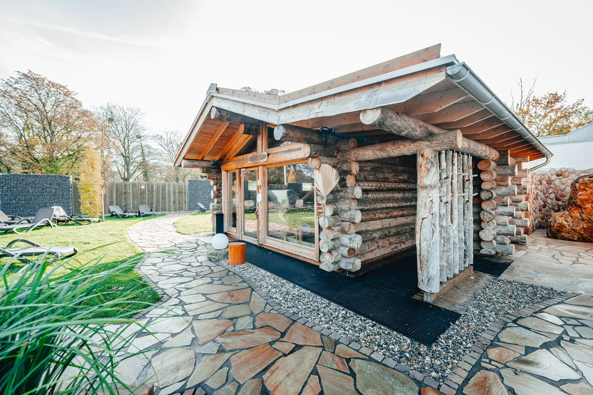 Lappland-Sauna
<span class="text-accent">Tradition & Magie</span> Header Hintergrund